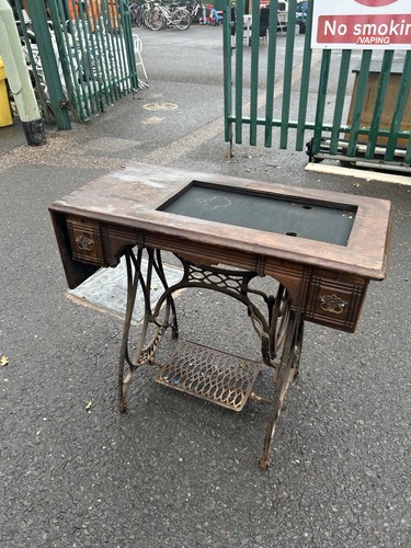 Pretty sowing machine - sowing, table