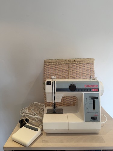 Singer model 324 featherweight - singer,